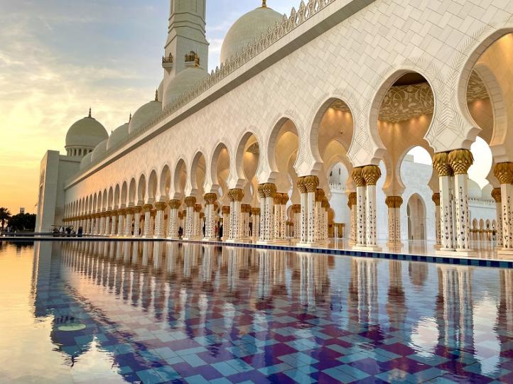 Большая белая мечеть в Абу Даби