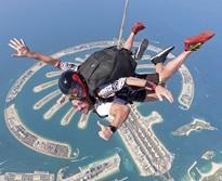 Прыжок с парашютом над Дубаем